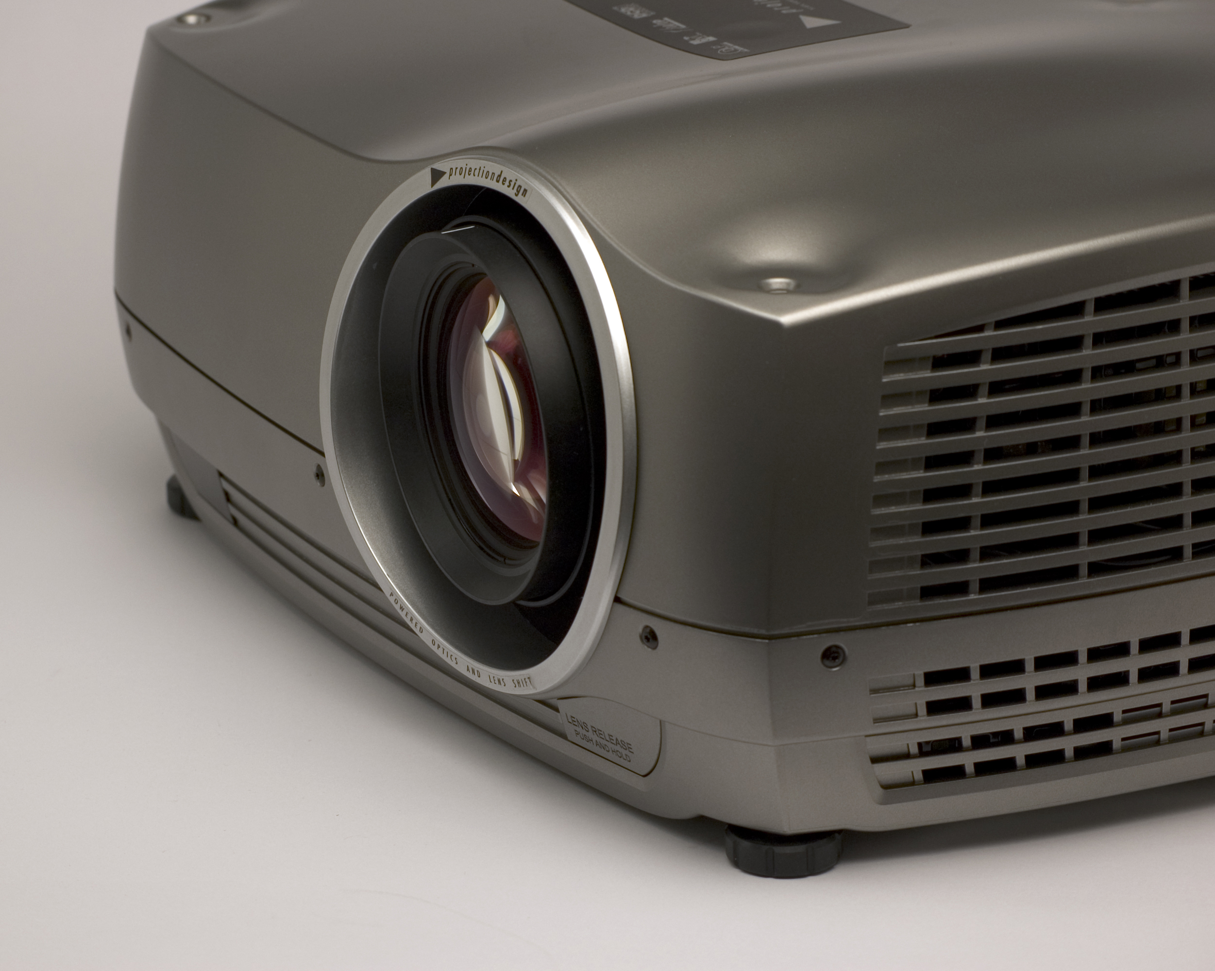 projectiondesign Projektoren projectiondesign F30sx+ SXGA DLP Beamer